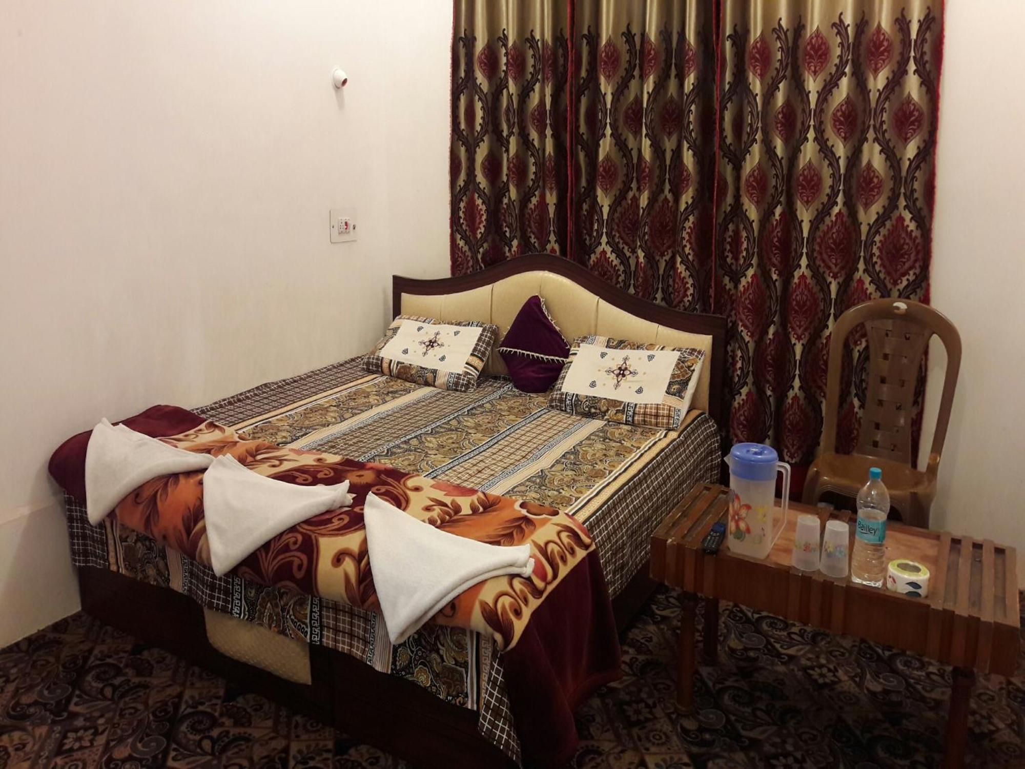 Fabulous Kashmir Srinagar Hotell Exteriör bild